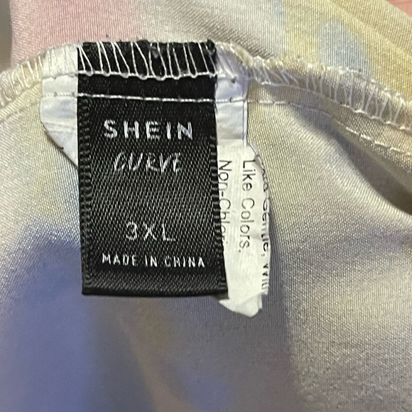 SHEIN Curve Rainbow Mini Crop Top - Picture 3 of 3